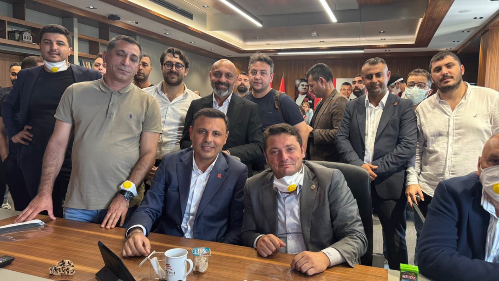 chplilerden istanbul il baskanligi binasinda ozgur celik ile fotografli paylasim Z7a6A3De