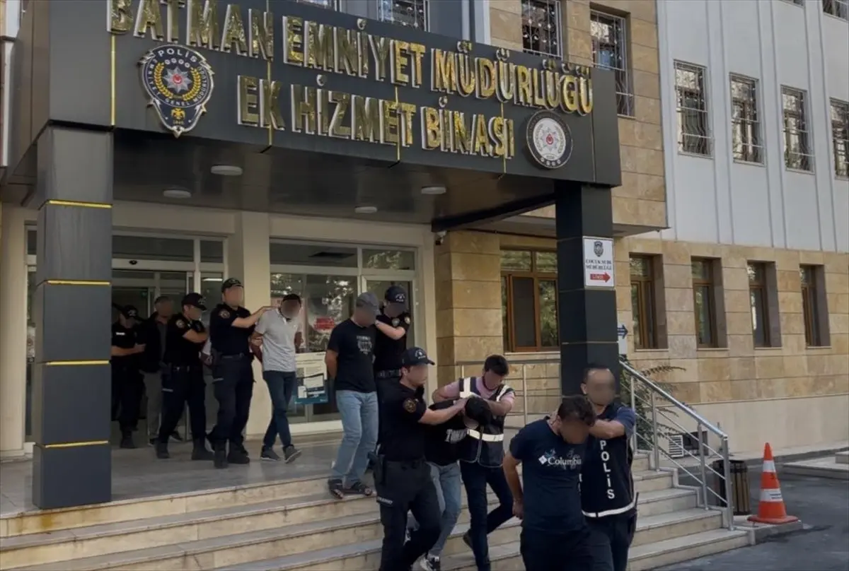 batmanda silahli kavga 1 polisle birlikte 8 yarali 4 kisi tutuklandi VJlTqTti.jpg