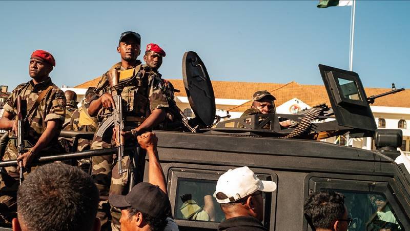 cumhurbaskani kacmisti madagaskarda ordu yonetime el koydu XLBixrlG.jpg