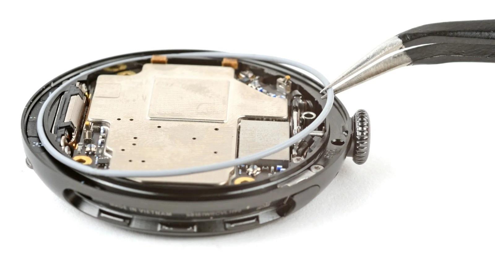 ifixitten 10 uzerinden 9 puan googlein yeni saati pixel watch 4 rekor kirdi 4ejgN9O9