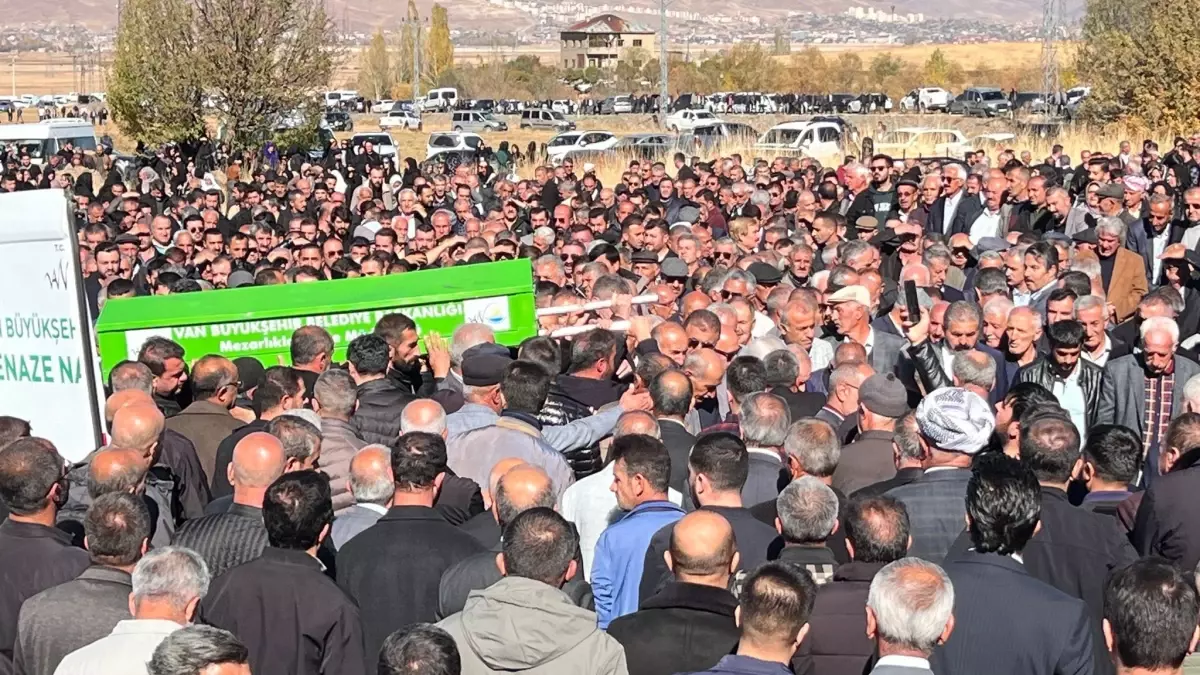 vanda uc kisi trafik kazasinda hayatini kaybetti PncwqVrW.jpg