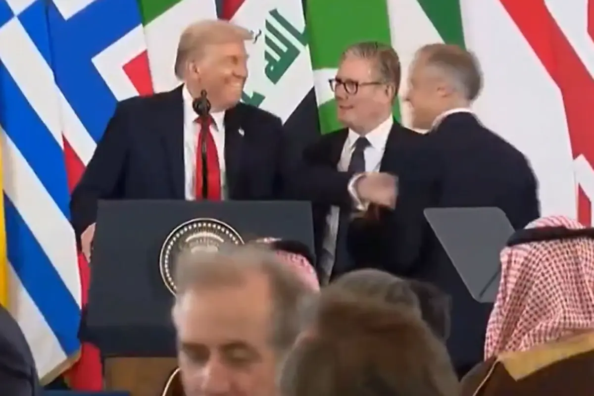 zirvede ilginc anlar trump o ulkenin liderini once kaybetti sonra unvanini degistirdi TrnhC1Th.jpg