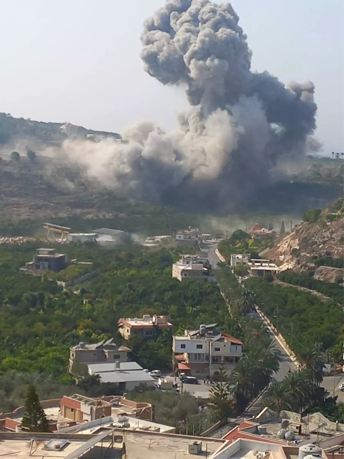 israilin sur kentine hava saldirisi KfkuCMrO.jpg