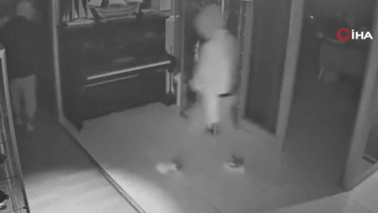 Maskeli Hırsızlar Çelik Kasaları Nasıl Açtı? O Anlar Güvenlik Kamerasında