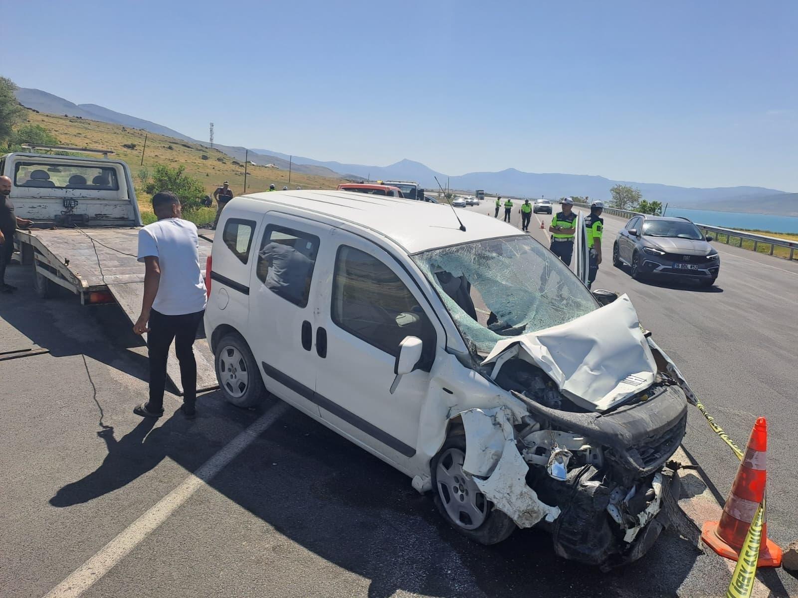 Son dakika… Van’da askeri araç kaza yaptı! 1 şehit, 4’ü asker 5 yaralı